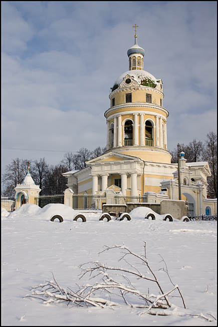 Гребнево. Церковь Николая Чудотворца. фасады, Вид со стороны пруда