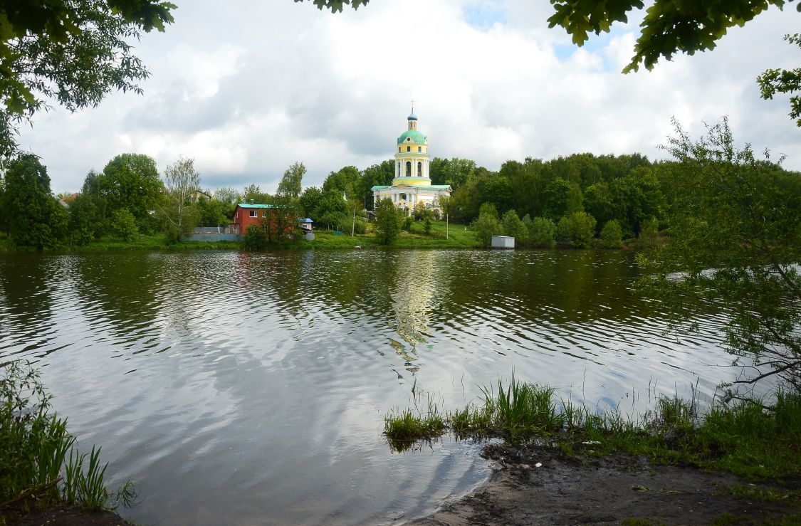 Церковь Николая Чудотворца, Гребнево (Щёлковский городской округ и г. Фрязино, Московская область). общий вид в ландшафте