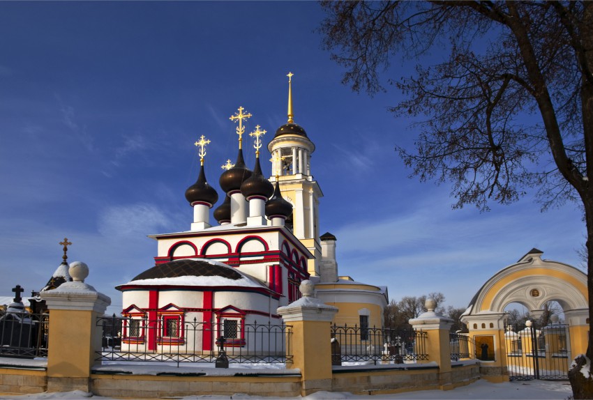 Чехов. Церковь Зачатия Анны в Лопасне-Зачатьевском. общий вид в ландшафте
