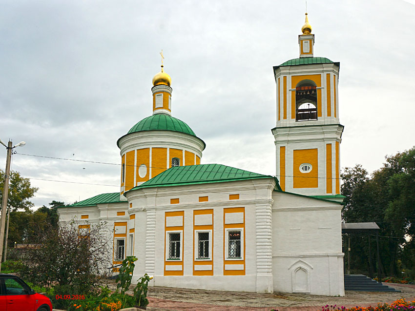 Чехов. Церковь Иоанна Предтечи. общий вид в ландшафте