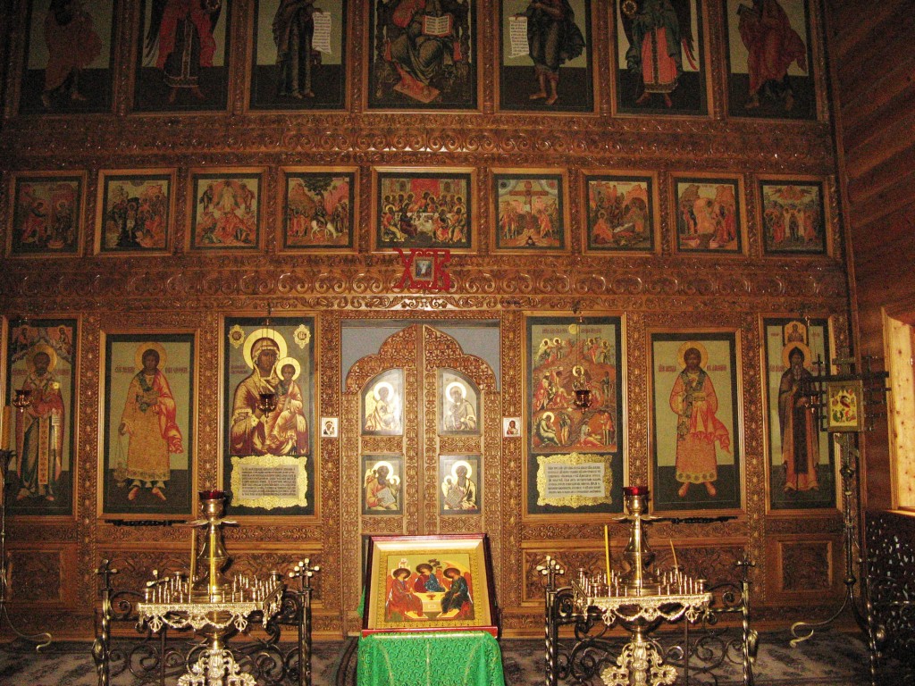 Церковь Рождества Христова, Мелихово (Чеховский городской округ, Московская область). интерьер и убранство, Иконостас храма
