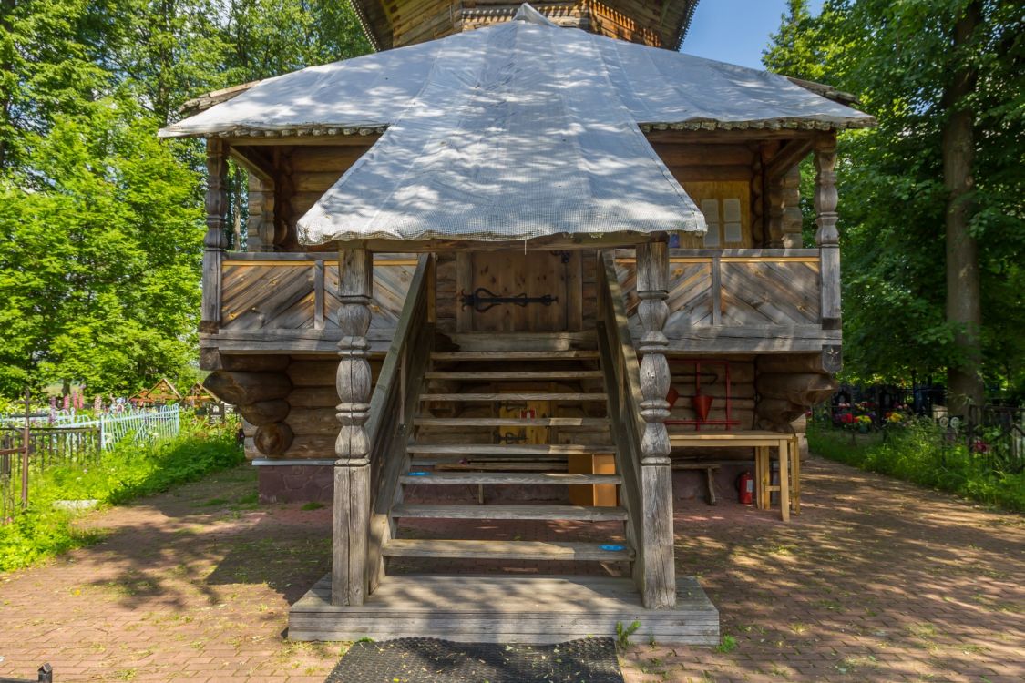 Церковь Рождества Христова, Мелихово (Чеховский городской округ, Московская область). архитектурные детали, Крыльцо
