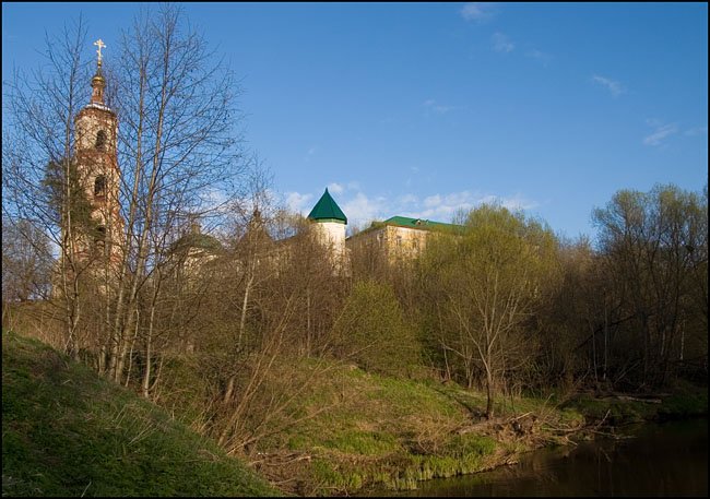 Николо-Берлюковская пустынь, Авдотьино (Богородский городской округ, Московская область). общий вид в ландшафте, вид со стороны р.Вори