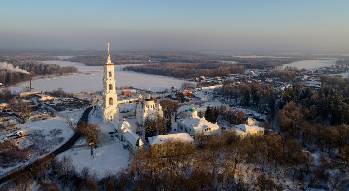 Авдотьино. Николо-Берлюковская пустынь. общий вид в ландшафте