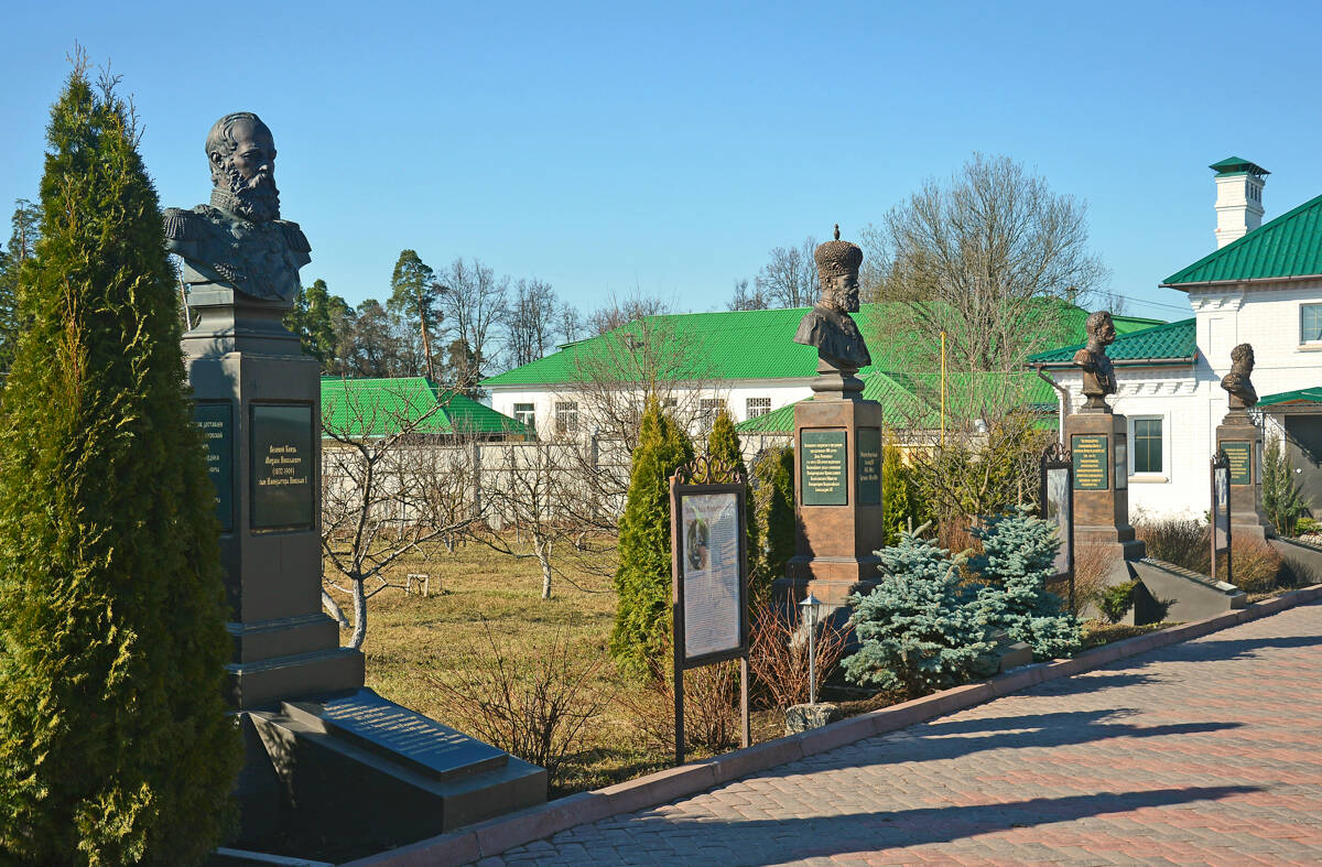 Николо-Берлюковская пустынь, Авдотьино (Богородский городской округ, Московская область). дополнительная информация, Аллея правителей Российского государства в наши дни.