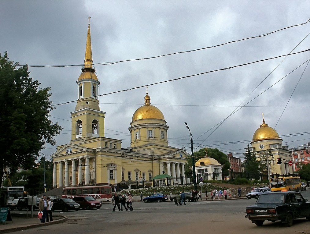 Ижевск. Собор Александра Невского. общий вид в ландшафте