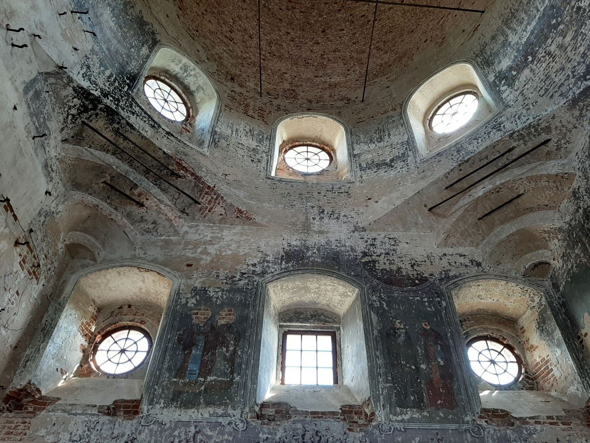 Церковь Троицы Живоначальной, Николо-Ленивец (Дзержинский район, Калужская область). интерьер и убранство