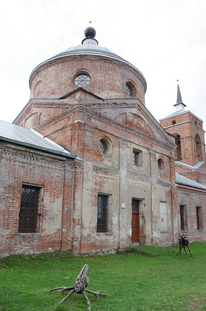архитектурные детали. Церковь Троицы Живоначальной, Николо-Ленивец (Дзержинский район, Калужская область)
