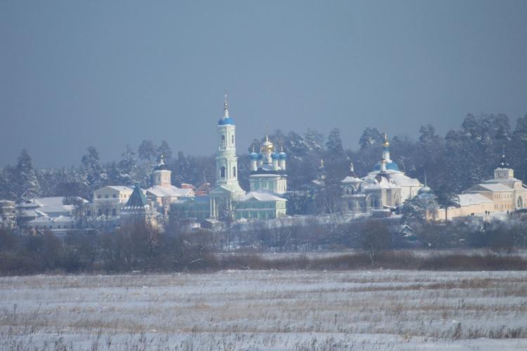 Козельск (Оптино). Оптина Пустынь. общий вид в ландшафте, Оптина из-за реки