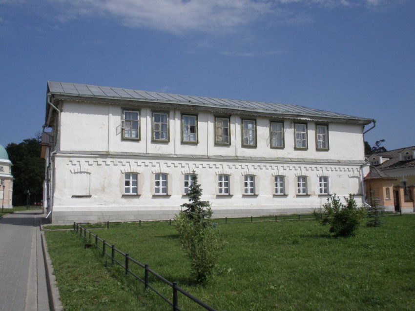 Оптина Пустынь, Козельск (Оптино) (Козельский район, Калужская область). дополнительная информация, Гостиница (19 век), вид с запада.