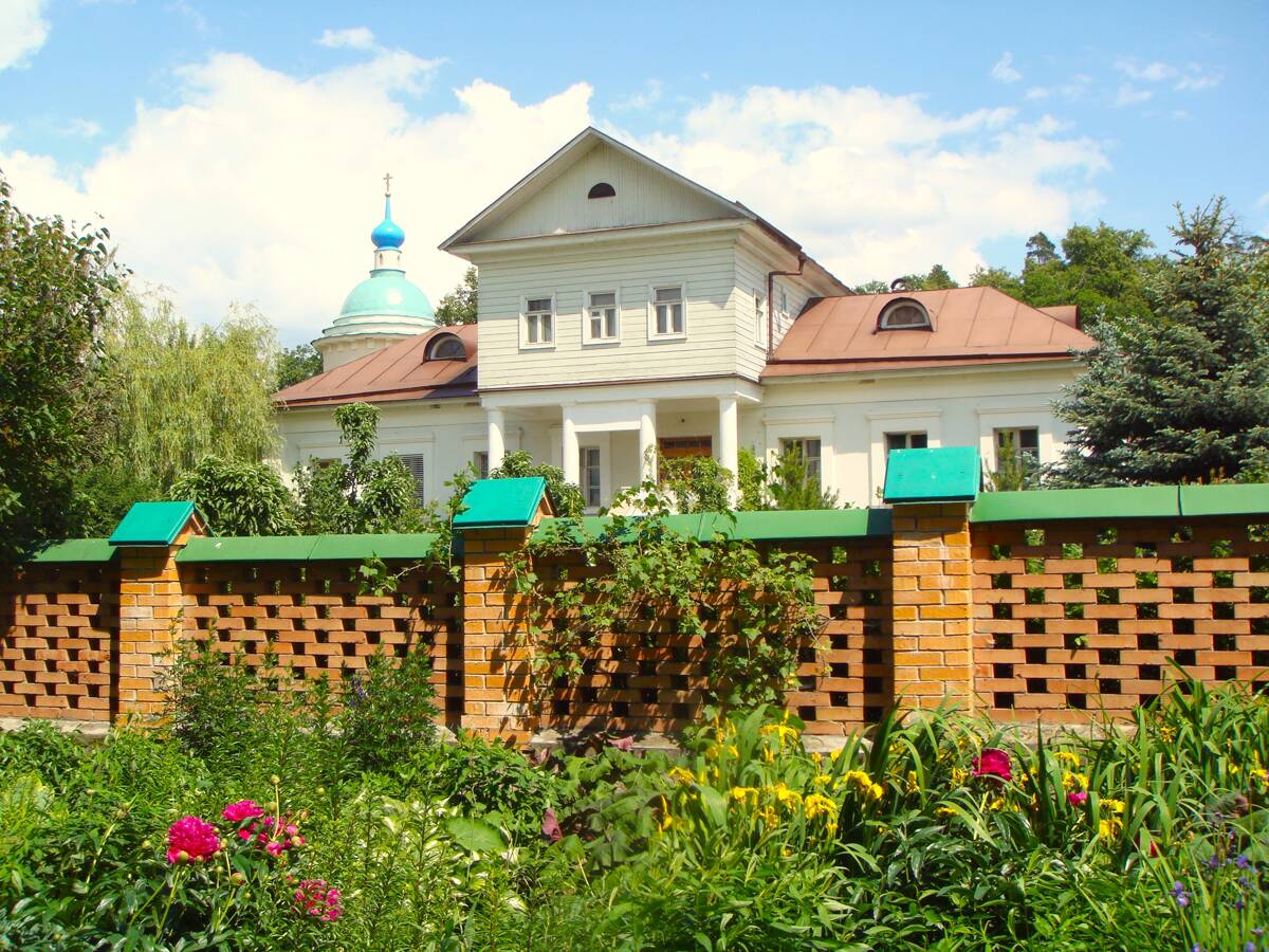Оптина Пустынь, Козельск (Оптино) (Козельский район, Калужская область). общий вид в ландшафте, Келейный корпус