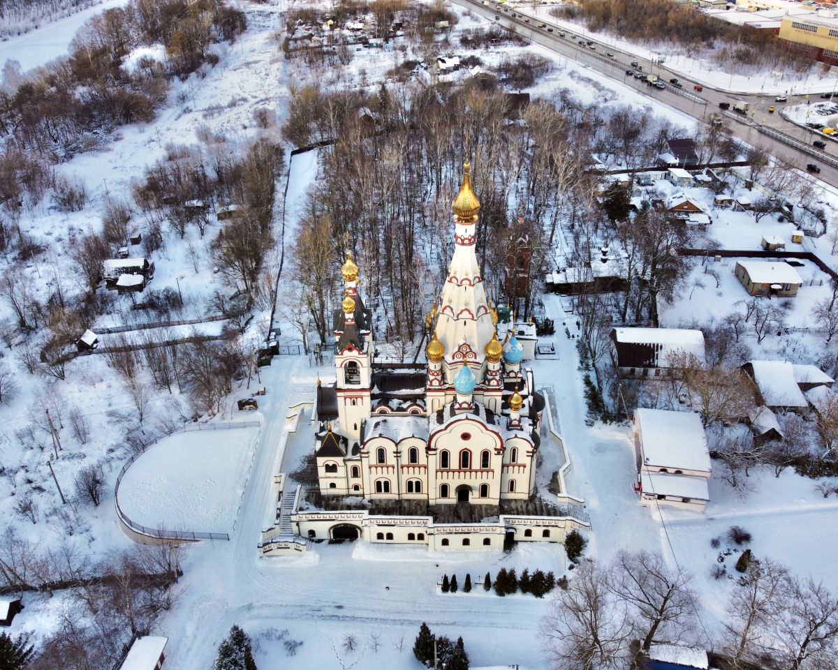 Долгопрудный. Церковь Казанской иконы Божией Матери в Тарбееве. общий вид в ландшафте, Вид с юга