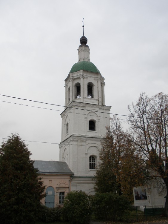 Зарайск. Церковь Троицы Живоначальной. архитектурные детали, Колокольня, вид с севера