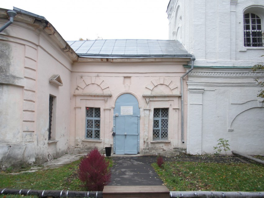 Церковь Троицы Живоначальной, Зарайск (Зарайский городской округ, Московская область). архитектурные детали, Северный вход в храм