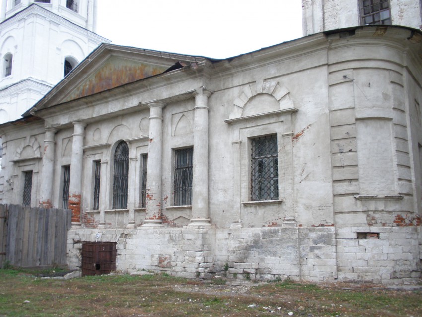 Зарайск. Церковь Троицы Живоначальной. архитектурные детали, Средняя часть храма, вид с юга