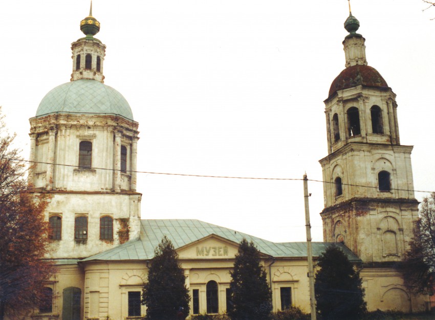 Зарайск. Церковь Троицы Живоначальной. фасады