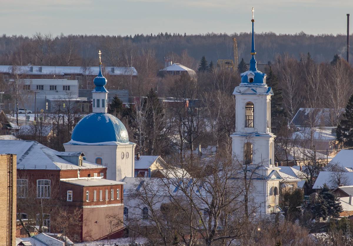 Вид с севера с водонапорной башни, общий вид в ландшафте. Церковь Благовещения Пресвятой Богородицы, Зарайск (Зарайский городской округ, Московская область)