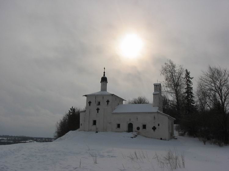 Церковь Николая Чудотворца на Труворовом городище, Изборск (Печорский район, Псковская область). художественные фотографии, Вид зимой.		      