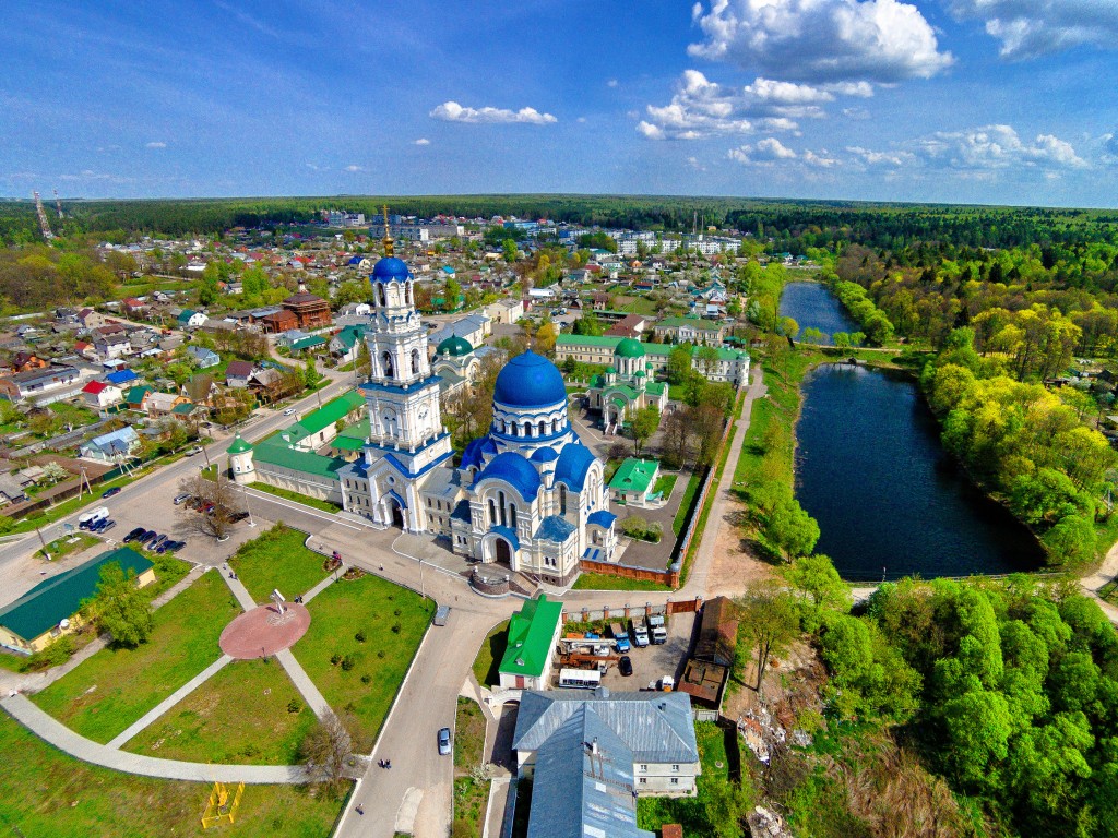 Тихонова пустынь, Льва Толстого, село (Дзержинский район, Калужская область). общий вид в ландшафте
