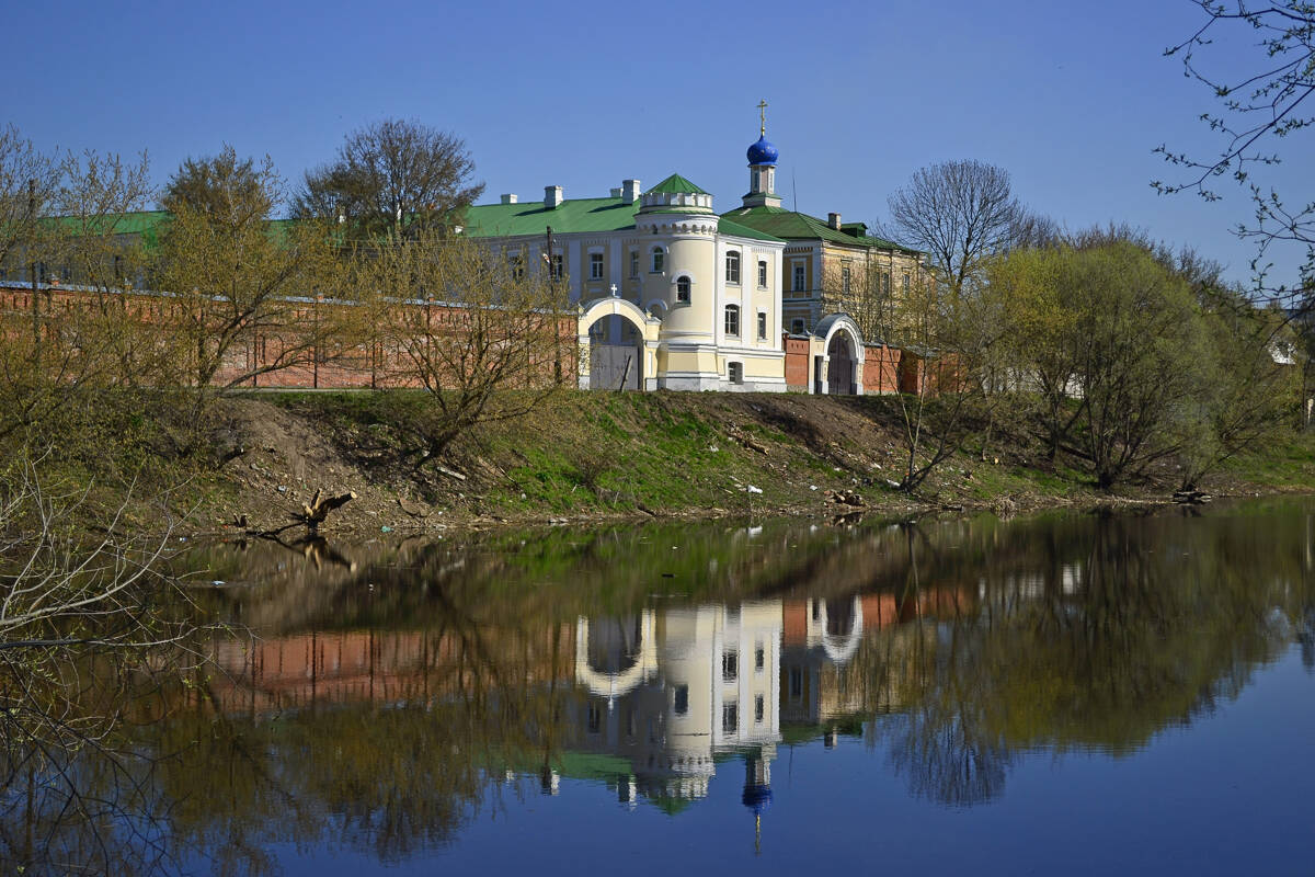 Тихонова пустынь, Льва Толстого, село (Дзержинский район, Калужская область). общий вид в ландшафте