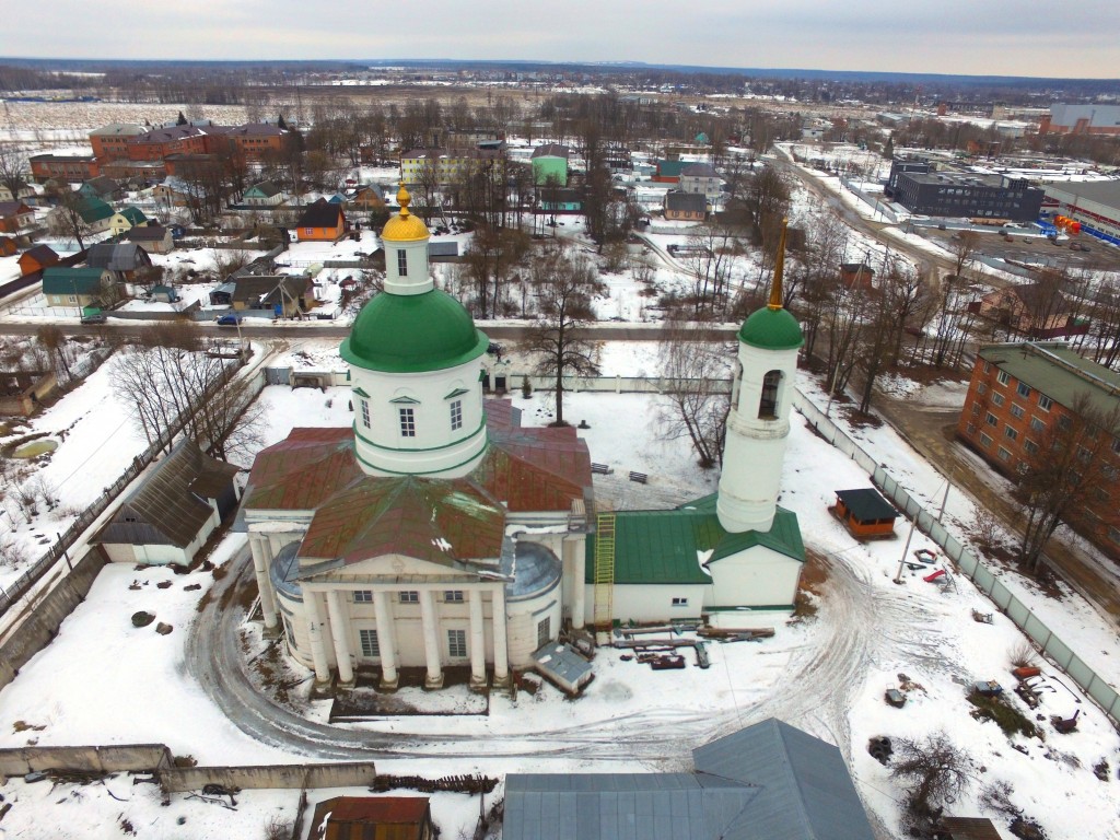 Кондрово. Церковь Троицы Живоначальной. общий вид в ландшафте, Вид с севера, фото с квадрокоптера