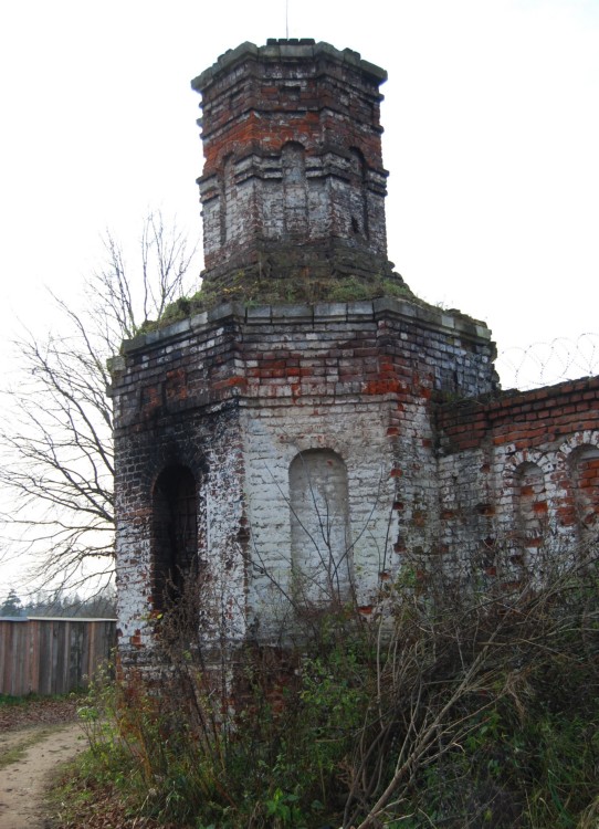 Спасо-Преображенский Гуслицкий монастырь, Куровское (Орехово-Зуевский городской округ, Московская область). дополнительная информация, Ограда, угловая башня. 