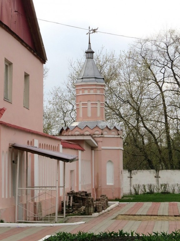 Спасо-Преображенский Гуслицкий монастырь, Куровское (Орехово-Зуевский городской округ, Московская область). архитектурные детали, Башня ограды (на территории диспансера)
