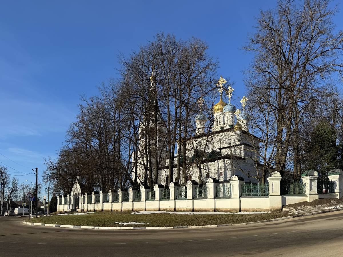 Вид с северо-востока, общий вид в ландшафте. Церковь Благовещения Пресвятой Богородицы, Павловская Слобода (Истринский городской округ и ЗАТО Восход, Московская область)