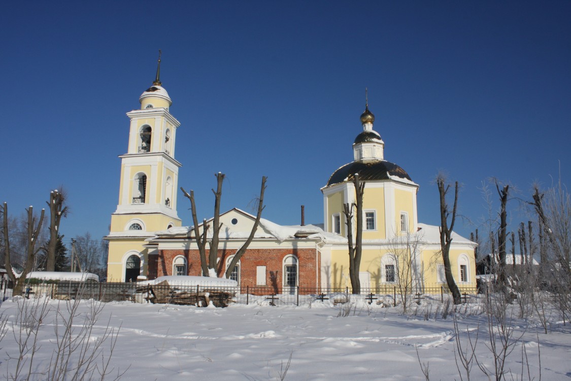 Церковь Петра и Павла, Лужки (Истринский городской округ и ЗАТО Восход, Московская область). общий вид в ландшафте