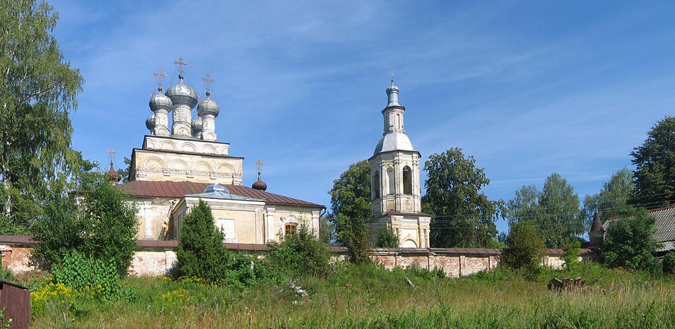 Николо-Рожок. Церковь Успения Пресвятой Богородицы. общий вид в ландшафте