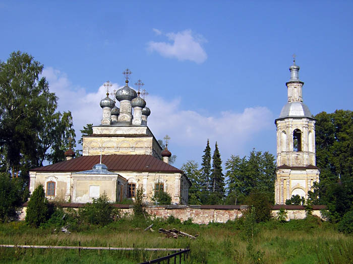 Николо-Рожок. Церковь Успения Пресвятой Богородицы. общий вид в ландшафте