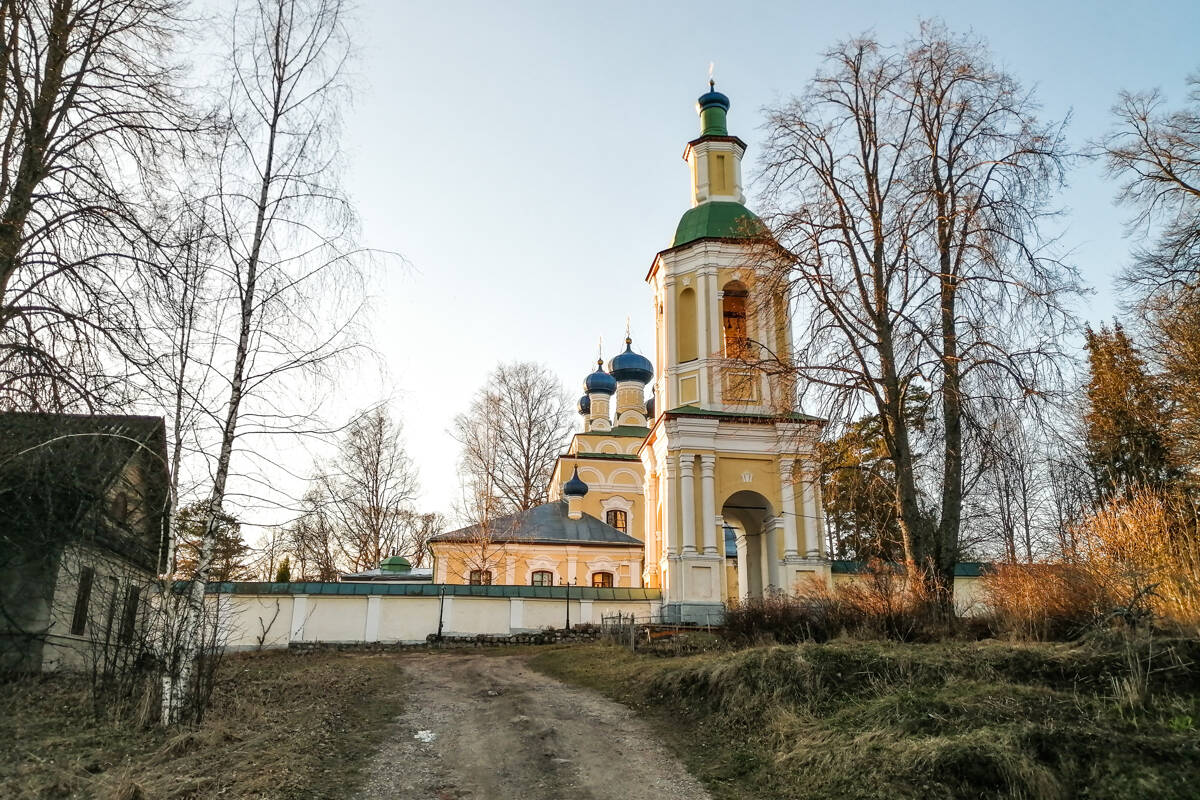 Церковь Успения Пресвятой Богородицы, Николо-Рожок (Осташковский городской округ, Тверская область). общий вид в ландшафте