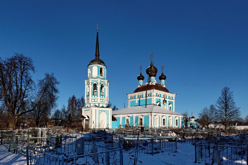 Церковь Введения во храм Пресвятой Богородицы, Кравотынь (Осташковский городской округ, Тверская область). общий вид в ландшафте