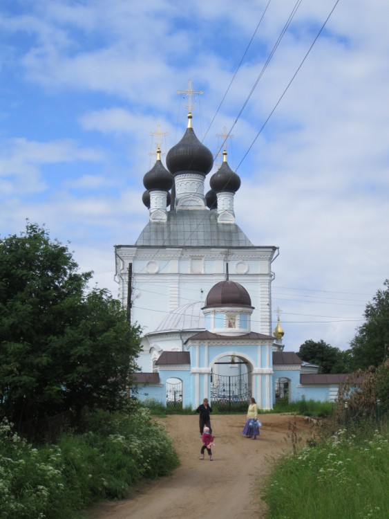 Кравотынь. Церковь Введения во храм Пресвятой Богородицы. фасады