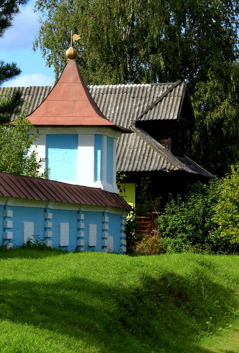 Церковь Введения во храм Пресвятой Богородицы, Кравотынь (Осташковский городской округ, Тверская область). дополнительная информация, Башня ограды