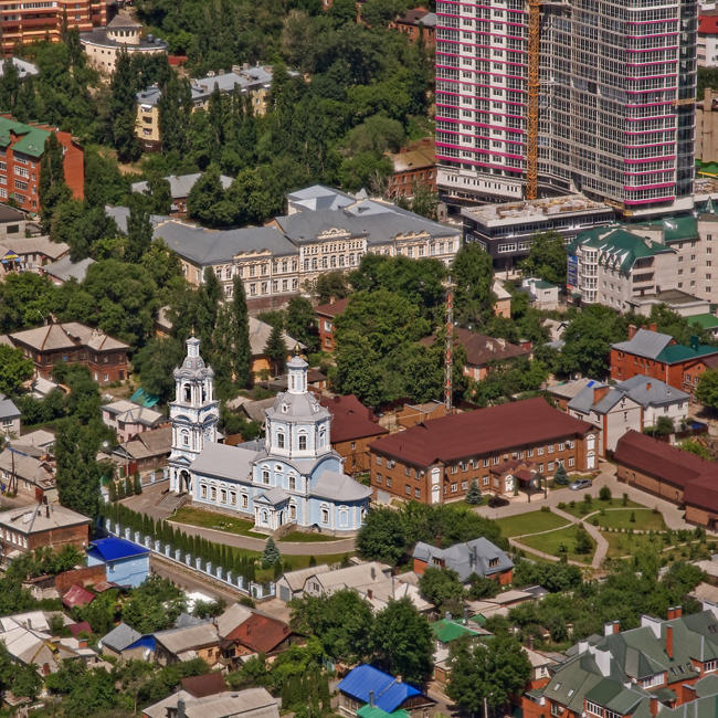 Воронеж. Церковь Введения во храм Пресвятой Богородицы. общий вид в ландшафте