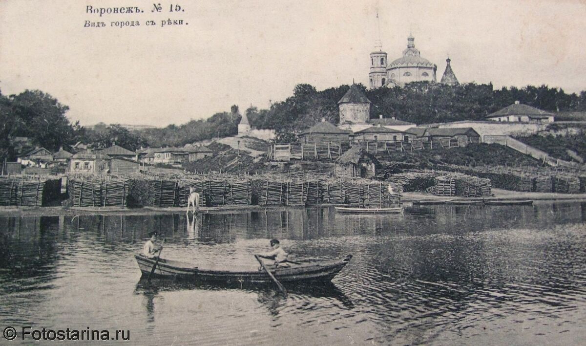 Алексеевский Акатов монастырь, Воронеж (Воронеж, город, Воронежская область). архивная фотография, Почтовая тиражная фотокарточка. Вид на Алексеевский Акатов монастырь с реки Воронеж. Приблизительная датировка: 1910-1914 гг.
