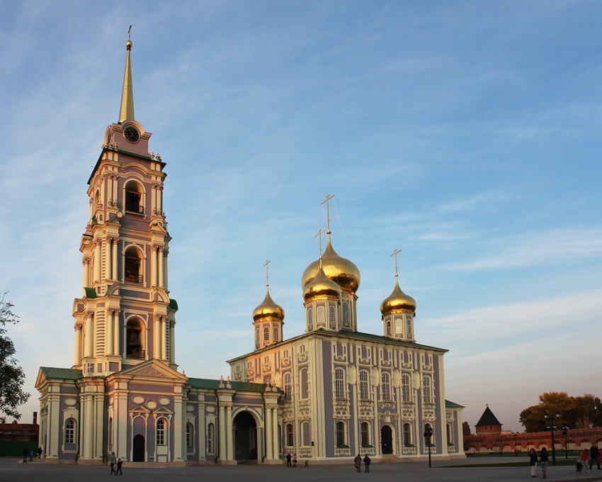 Тула. Кремль. Кафедральный собор Успения Пресвятой Богородицы. общий вид в ландшафте, Колокольня восстановлена в 2014 г.