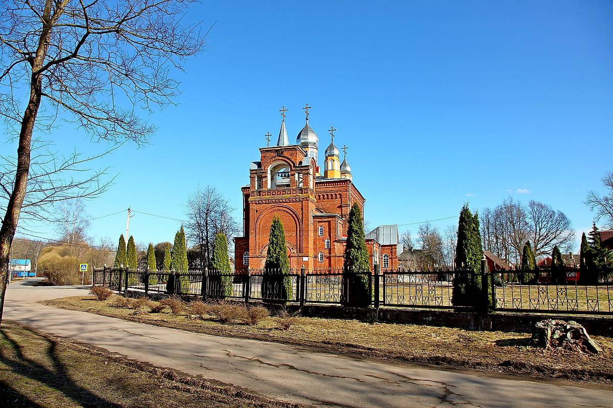 общий вид в ландшафте. Церковь Казанской иконы Божией Матери, Чудово (Чудовский район, Новгородская область)