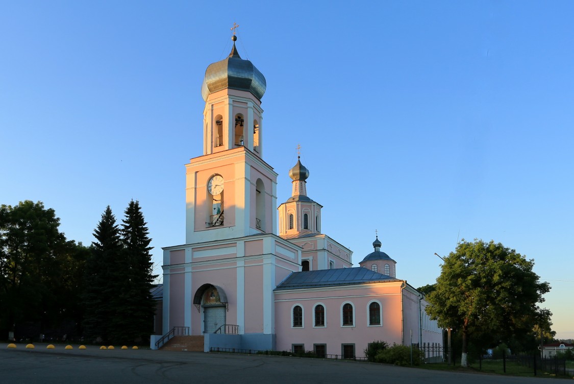 Собор Троицы Живоначальной, Валдай (Валдайский район, Новгородская область). фасады
