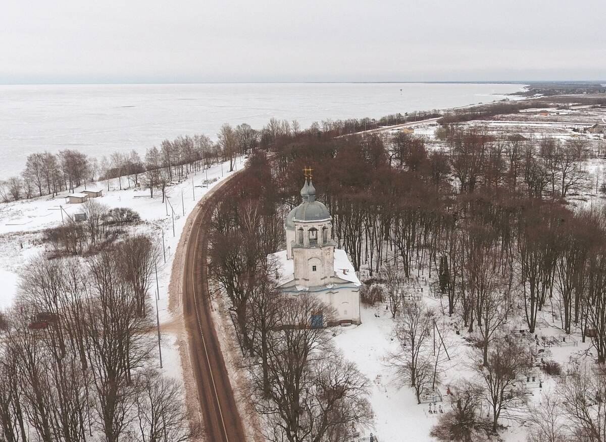 Церковь Успения Пресвятой Богородицы, Коростынь (Шимский район, Новгородская область). общий вид в ландшафте, вид сверху