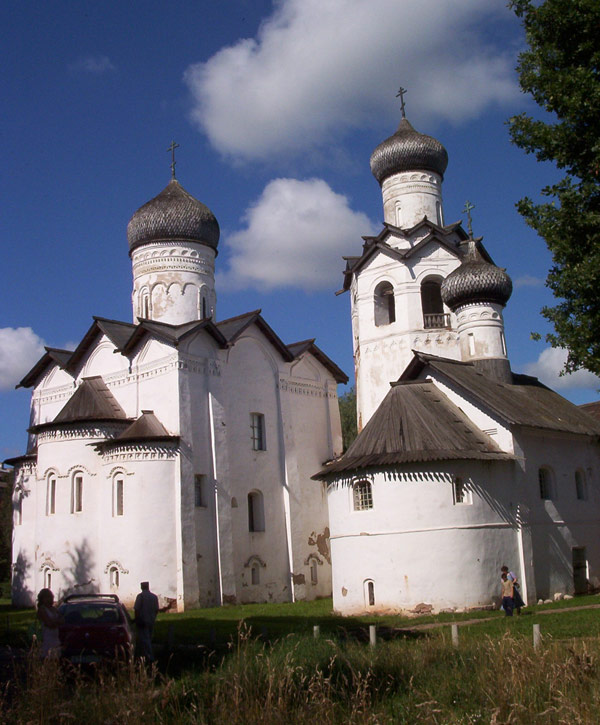 Старая Русса. Спасо-Преображенский монастырь. фасады