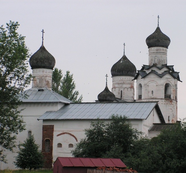 Старая Русса. Спасо-Преображенский монастырь. фасады