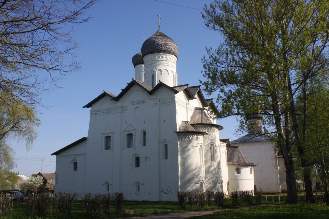 Старая Русса. Спасо-Преображенский монастырь. фасады