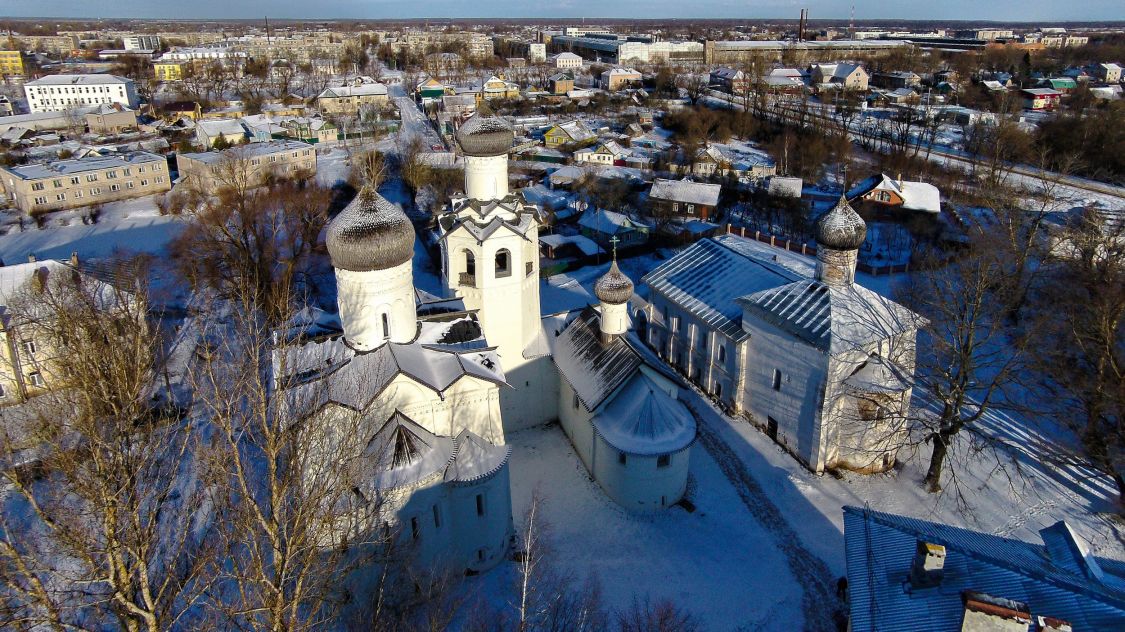 Старая Русса. Спасо-Преображенский монастырь. общий вид в ландшафте