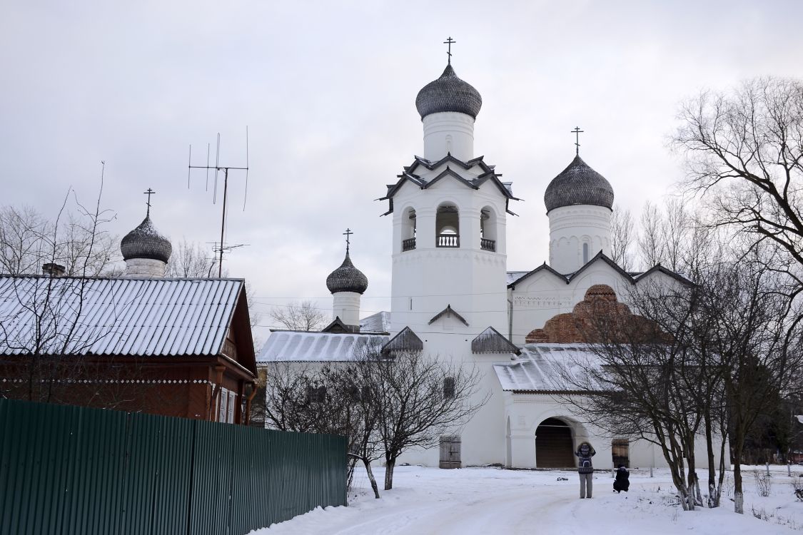 Старая Русса. Спасо-Преображенский монастырь. фасады