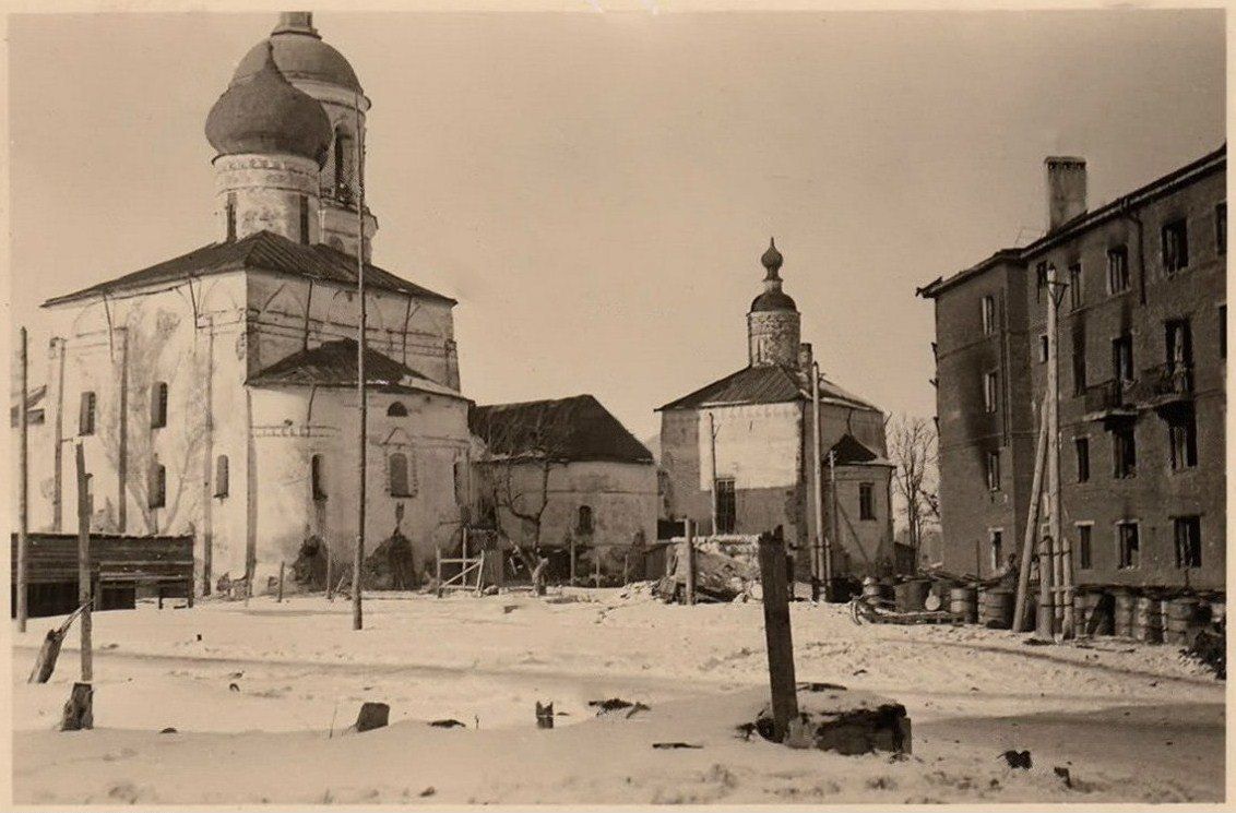Спасо-Преображенский монастырь, Старая Русса (Старорусский район, Новгородская область). архивная фотография, Храмы монастыря, 1942 г.