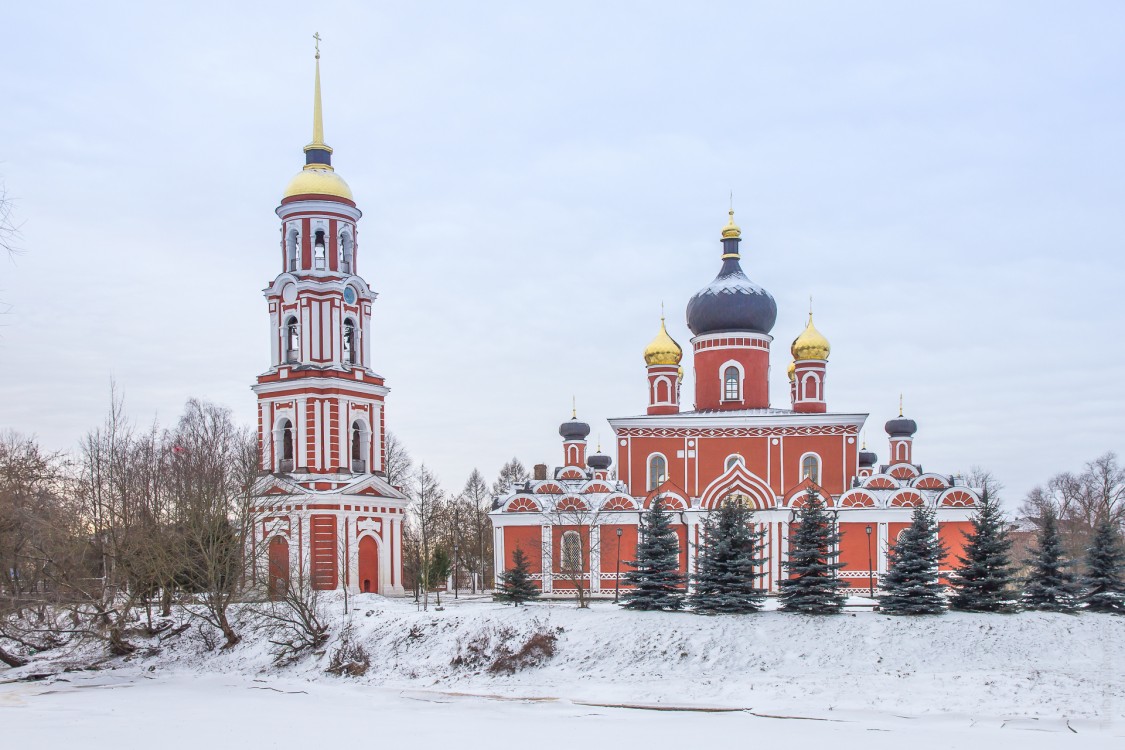Кафедральный собор Воскресения Христова, Старая Русса (Старорусский район, Новгородская область). фасады