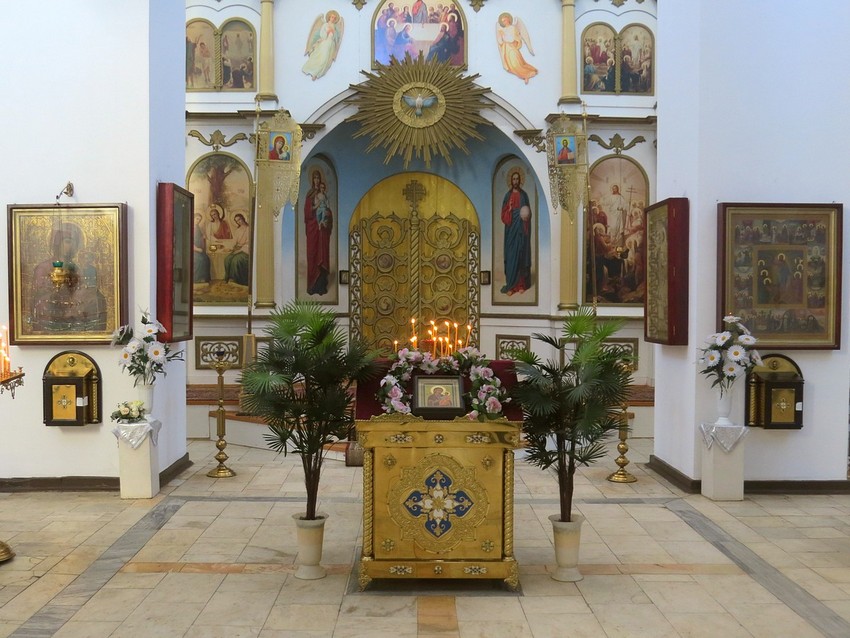 Кафедральный собор Воскресения Христова, Старая Русса (Старорусский район, Новгородская область). интерьер и убранство, Центральный иконостас