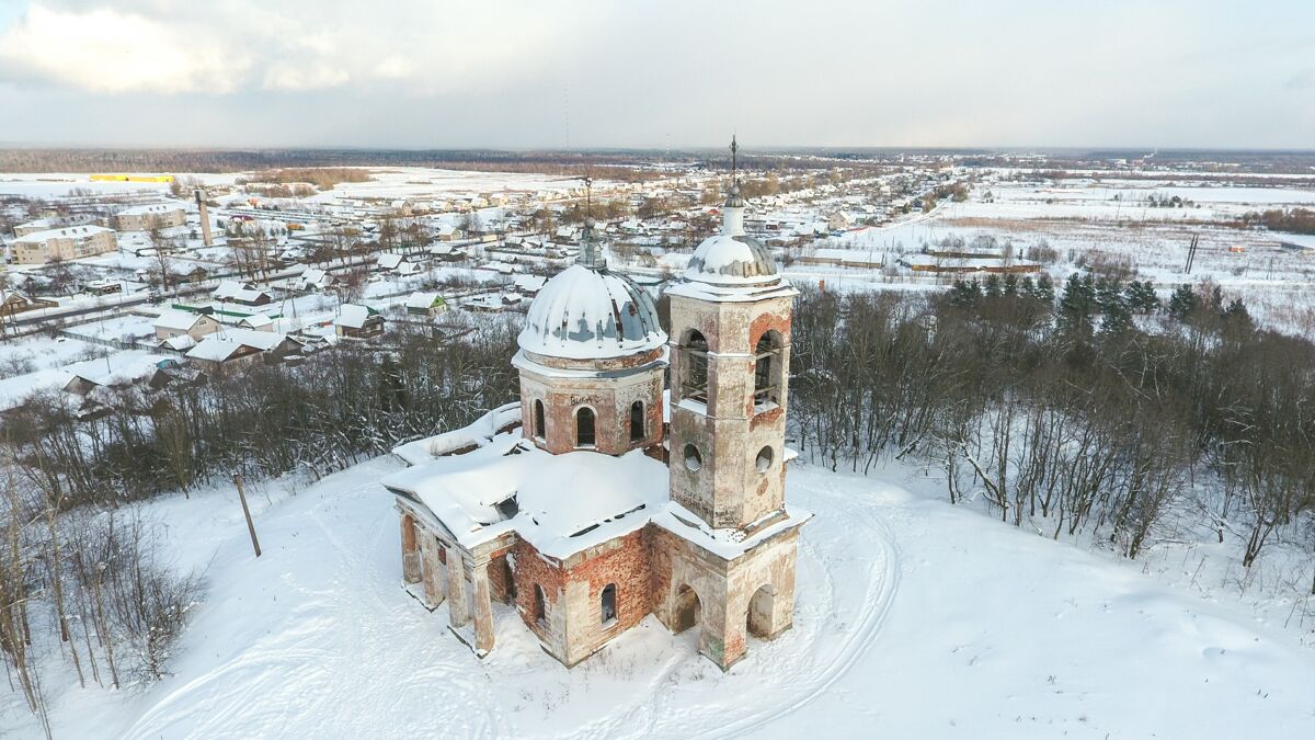 Церковь Введения во храм Пресвятой Богородицы, Бронница (Новгородский район, Новгородская область). общий вид в ландшафте, аэросъемка, обзор вид сверху